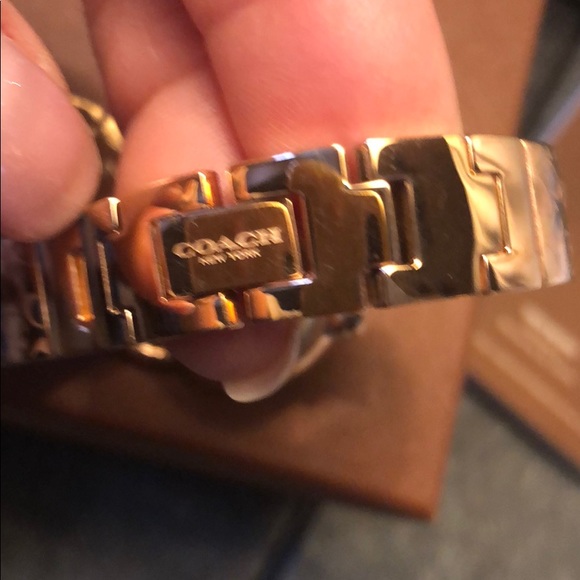 ⬇️NWT Coach Signature C Design Rose Gold Watch - Picture 3 of 5